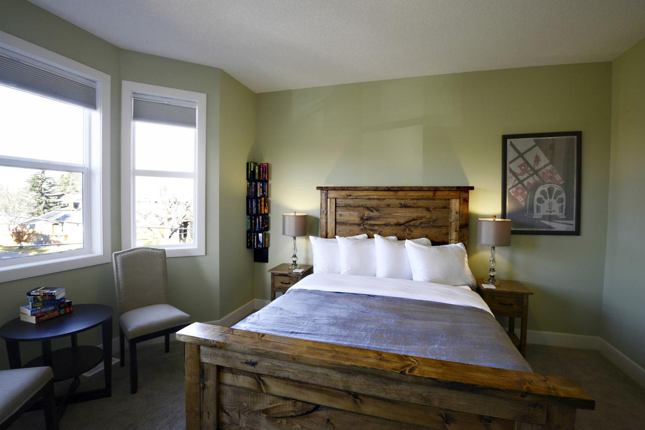 Novel Bed And Breakfast YYC Eksteriør billede