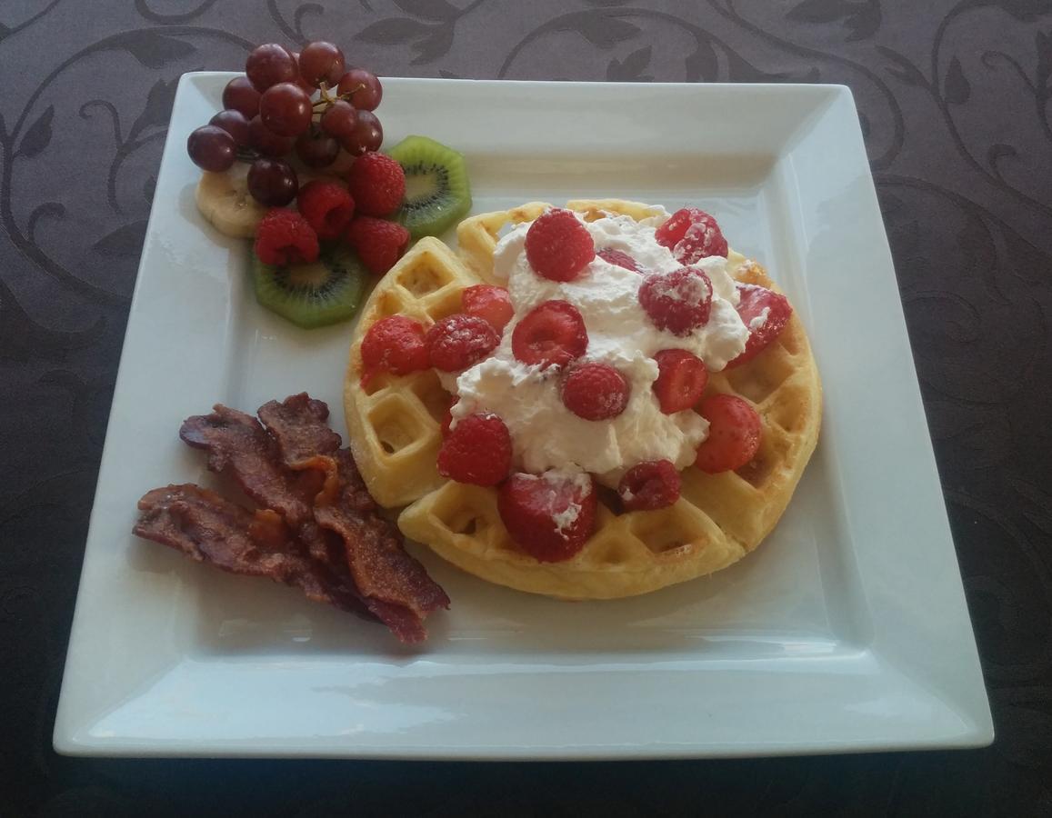 Novel Bed And Breakfast YYC Eksteriør billede